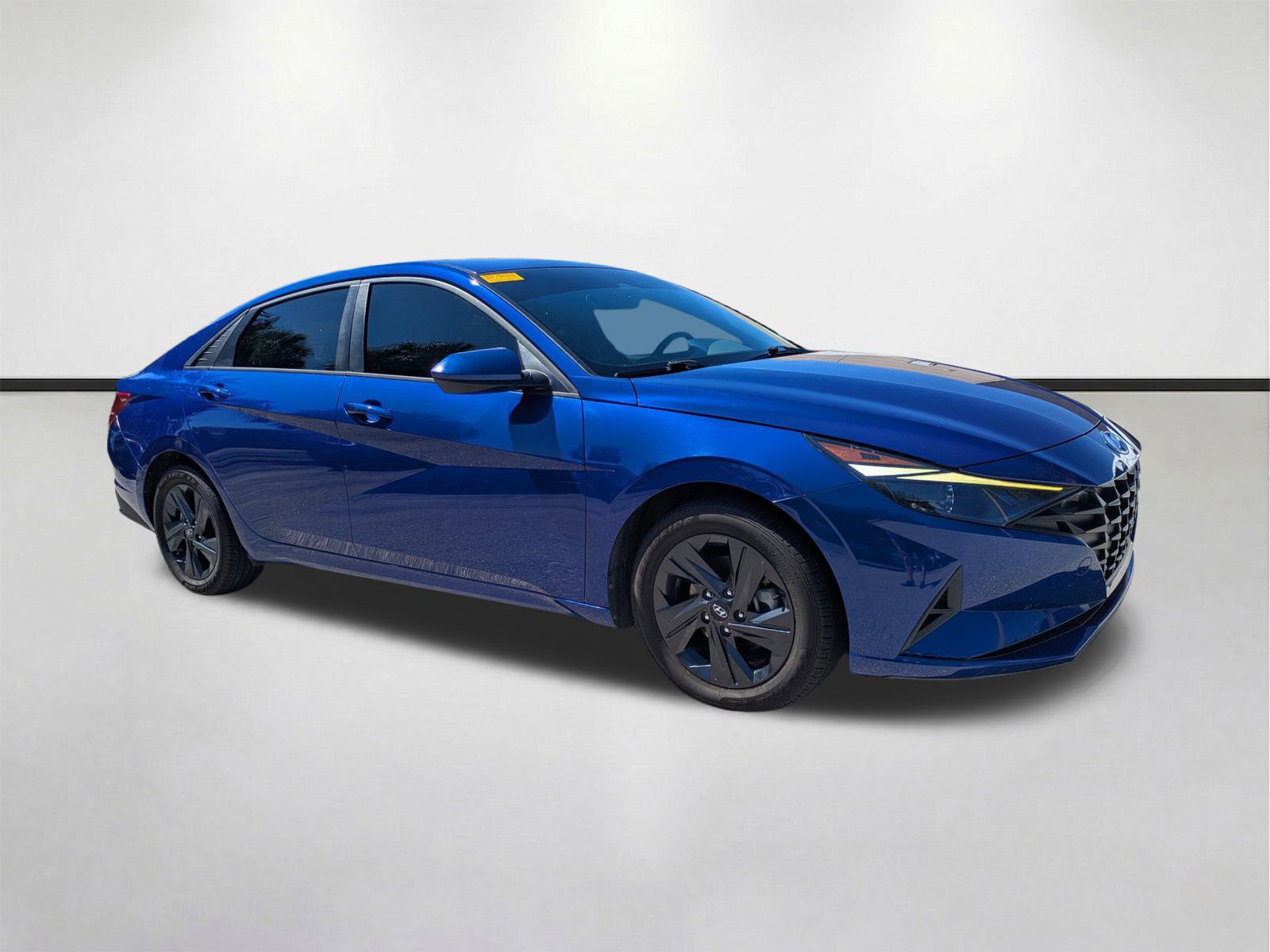 Used 2023 Hyundai Elantra SEL w/ Cargo Package FWD image 2