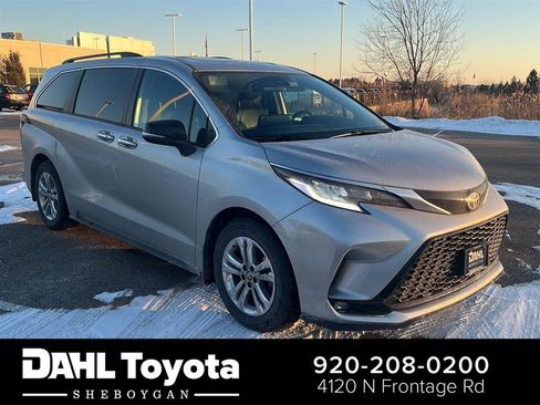 Used 2023 Toyota Sienna XSE image 1