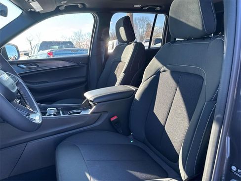 Used 2025 Jeep Grand Cherokee Laredo X w/ Luxury Tech Group I image 12