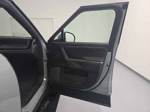 Used 2025 Rivian R1S Adventure Dual AWD/4WD image 18