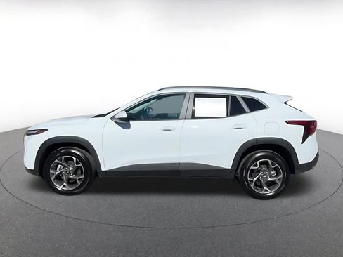 Used 2025 Chevrolet Trax LT image 9