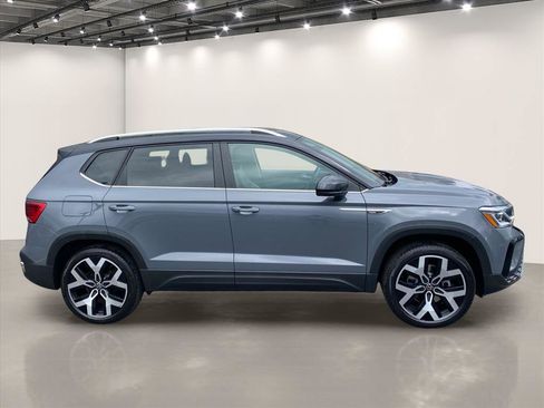 Used 2023 Volkswagen Taos SEL AWD/4WD image 8