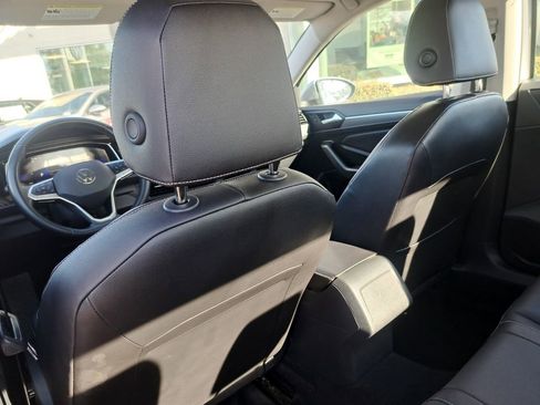 Used 2024 Volkswagen Jetta SE image 23
