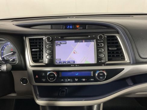 Used 2014 Toyota Highlander XLE image 14