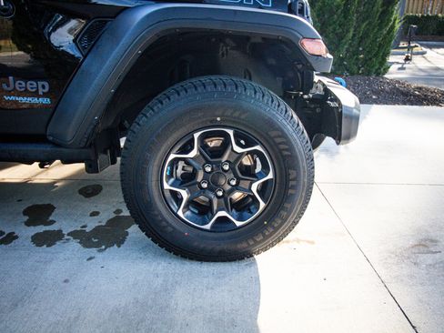 Used 2022 Jeep Wrangler Unlimited Rubicon 4xe w/ Dual Top Group image 12