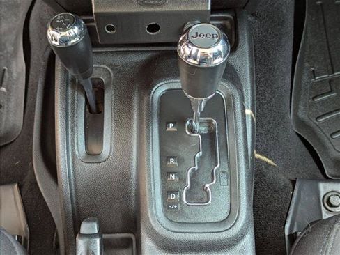 Used 2013 Jeep Wrangler Unlimited Sport AWD/4WD image 12