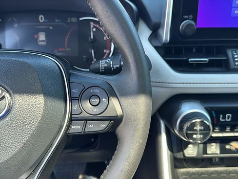 Used 2023 Toyota RAV4 XLE Premium image 17