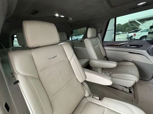 Used 2022 Cadillac Escalade Sport Platinum w/ Heavy-Duty Trailer Package image 27