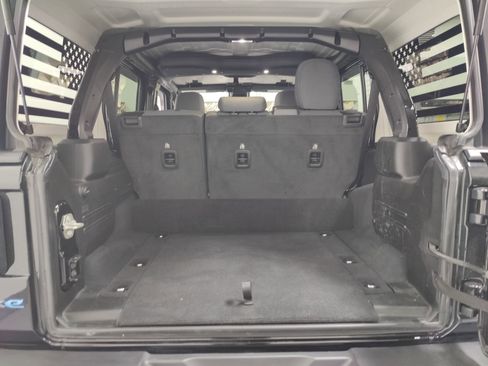 Used 2024 Jeep Wrangler Unlimited image 10