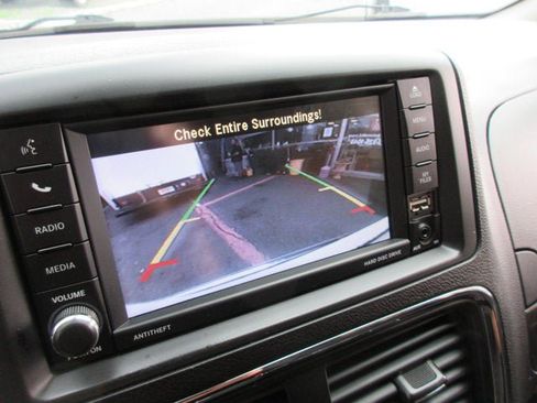 Used 2019 Dodge Grand Caravan SE FWD image 16