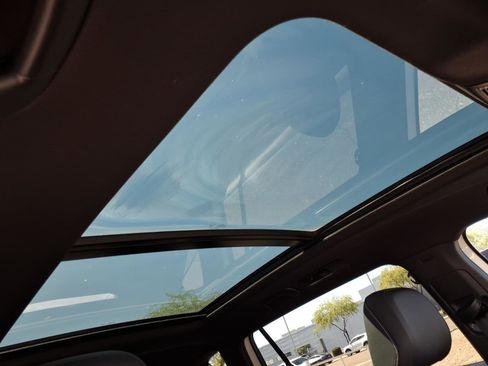 Certified 2023 Volkswagen Tiguan SEL R-Line image 10