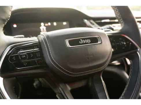 Used 2023 Jeep Grand Cherokee Overland RWD image 33