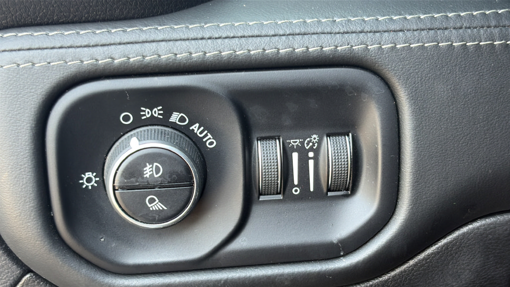 Used 2019 RAM 1500 Limited AWD/4WD image 18