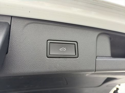 Certified 2025 Volkswagen Atlas SE FWD image 35