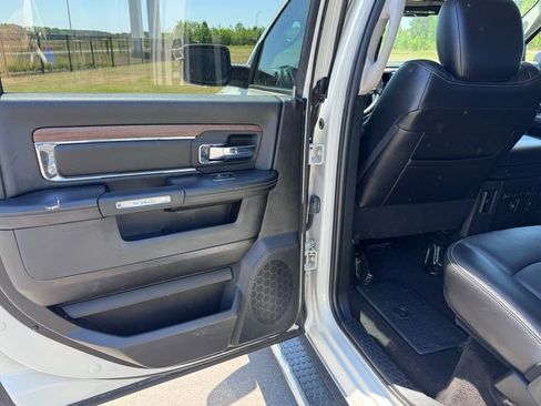 Used 2018 RAM 1500 Laramie w/ Convenience Group AWD/4WD image 32