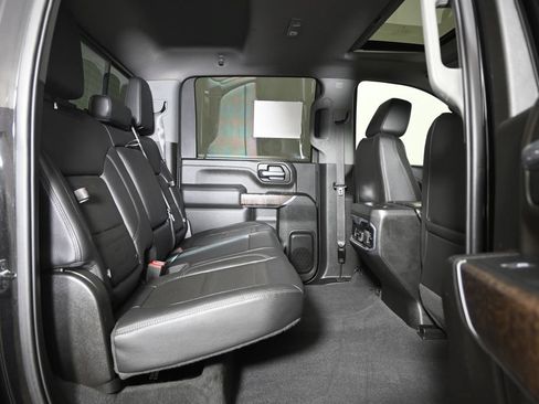 Used 2022 GMC Sierra 2500 Denali w/ Denali Black Diamond Edition AWD/4WD image 16