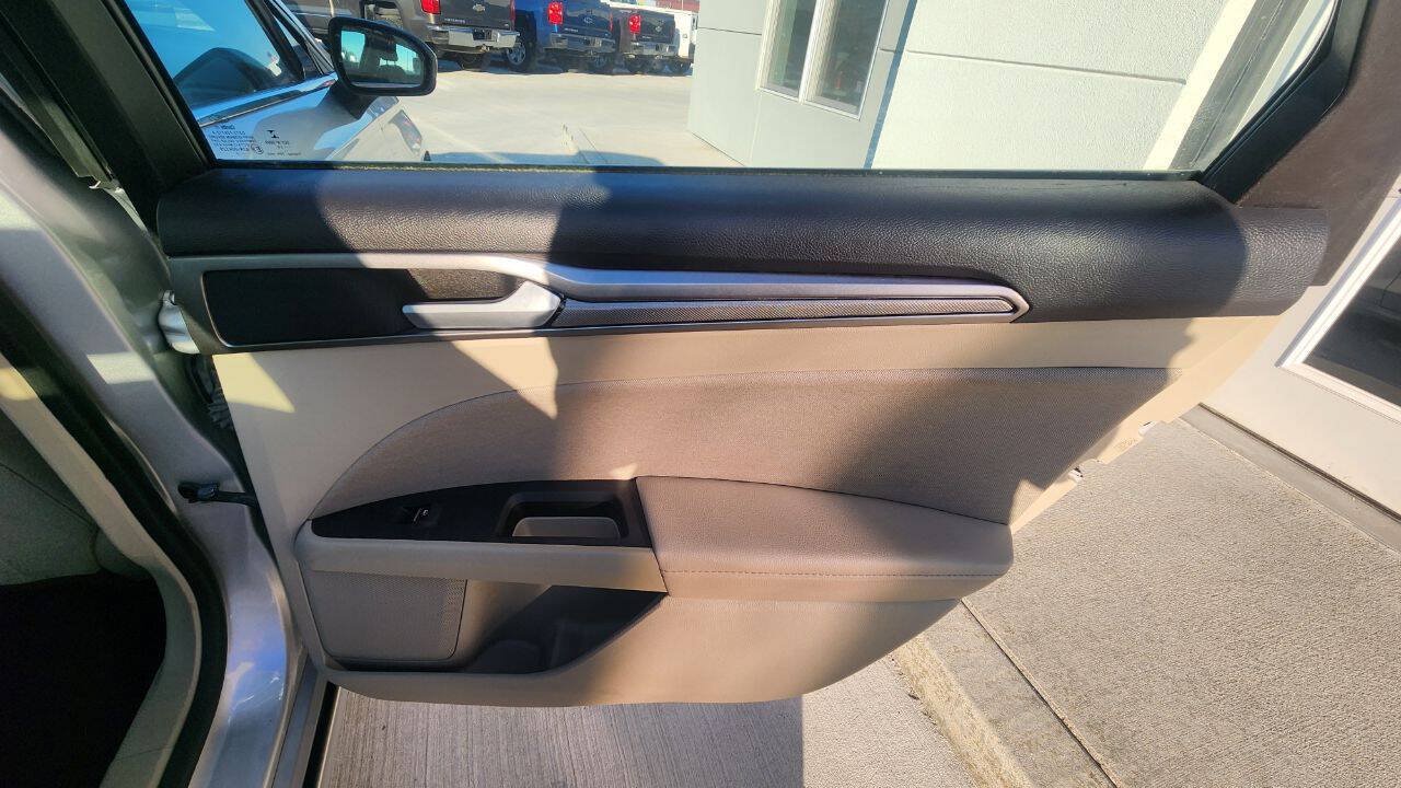 Used 2019 Ford Fusion SE FWD image 21
