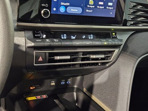 Used 2025 Toyota Camry LE w/ Convenience Package FWD image 30