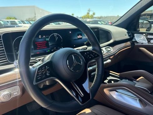 Used 2025 Mercedes-Benz GLS 450 4MATIC image 11