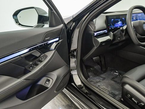 Used 2025 BMW i5 xDrive40 w/ Premium Package image 21