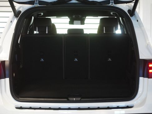 Certified 2026 Mercedes-Benz GLB 250 4MATIC image 32
