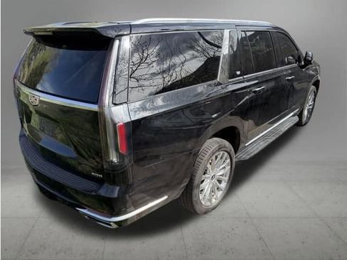 Used 2022 Cadillac Escalade ESV Luxury image 3