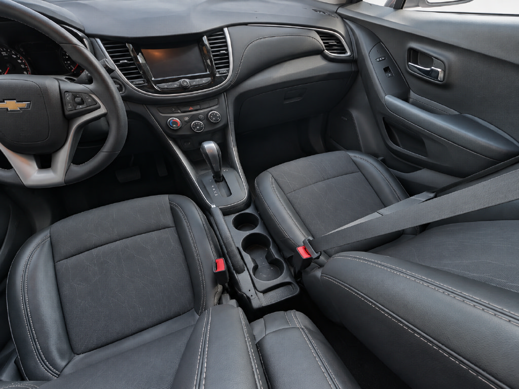 Used 2020 Chevrolet Trax LT w/ Sun & Sound Package FWD image 14