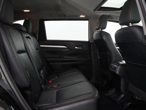 Used 2015 Toyota Highlander XLE AWD/4WD image 12