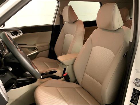 Certified 2025 Kia Soul LX w/ LX Technology Package FWD image 22