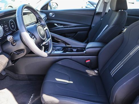 Certified 2024 Hyundai Elantra SEL w/ Convenience Package image 17