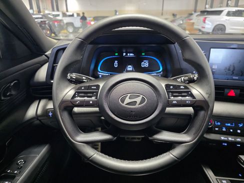 Certified 2025 Hyundai Elantra Sport image 29