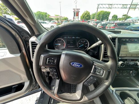 Used 2018 Ford F250 XLT w/ XLT Premium Package AWD/4WD image 8