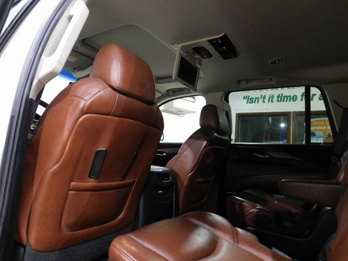 Used 2015 Cadillac Escalade Luxury image 72