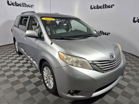 Used 2013 Toyota Sienna XLE image 1