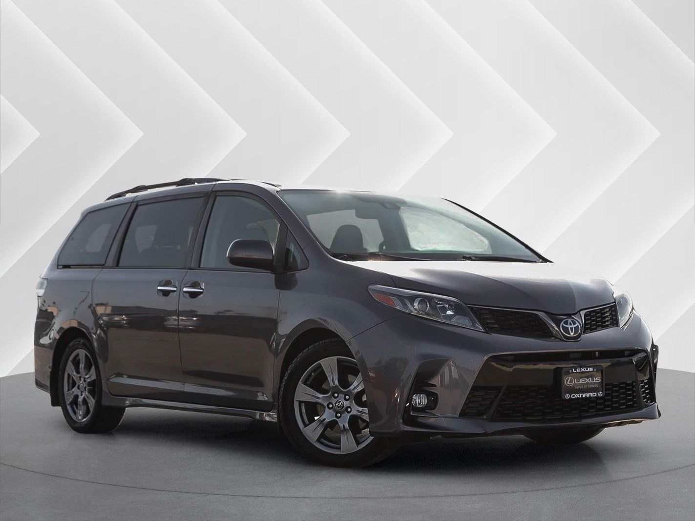 Used 2019 Toyota Sienna SE Premium w/ Carpet Mat Package FWD image 1