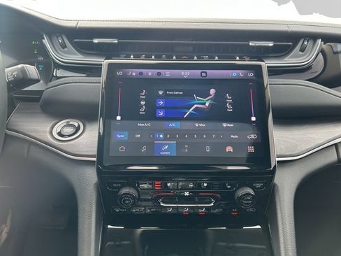 Used 2022 Jeep Grand Cherokee Limited 4xe w/ Luxury Tech Group II AWD/4WD image 21