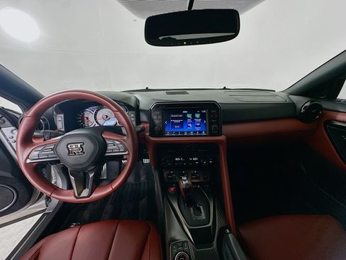 Used 2024 Nissan GT-R Premium w/ Premium Interior Package AWD/4WD image 14