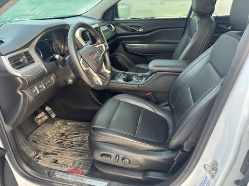 Used 2023 GMC Acadia SLT w/ Elevation Edition image 8