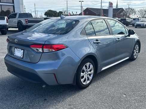 Used 2025 Toyota Corolla LE image 3