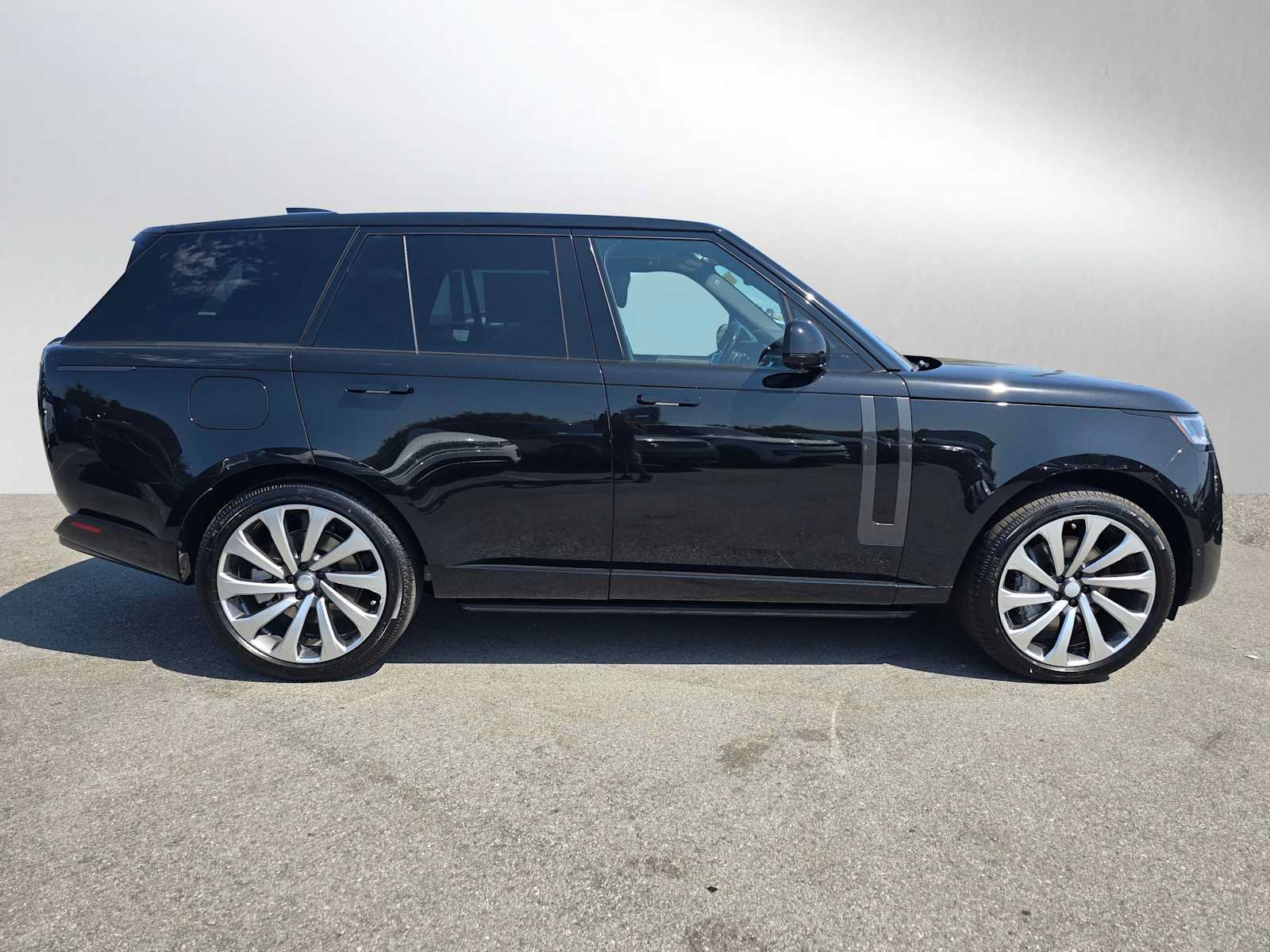 New 2025 Land Rover Range Rover SE AWD/4WD image 7