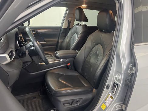 Used 2020 Toyota Highlander Platinum image 22