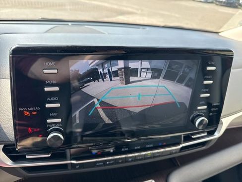 Used 2023 Toyota Sienna XLE image 19