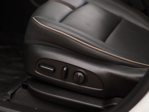 Used 2023 Chevrolet Blazer Premier w/ Enhanced Convenience Package image 23