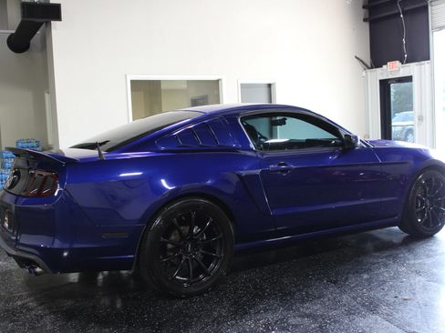 Used 2014 Ford Mustang GT RWD image 3