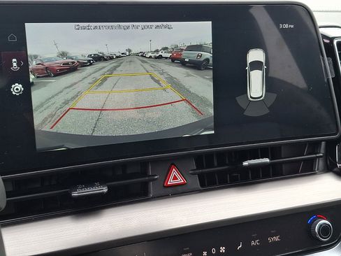 Used 2025 Kia Sportage EX image 17