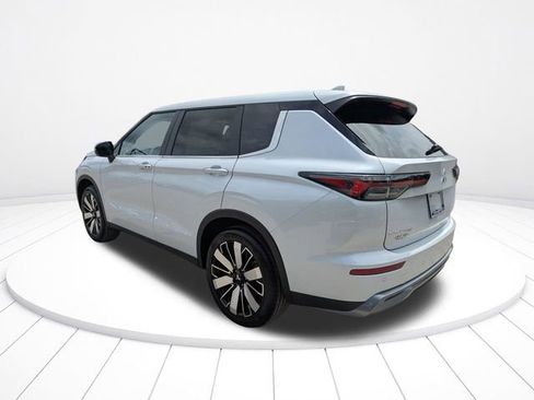 New 2026 Mitsubishi Outlander SE image 6
