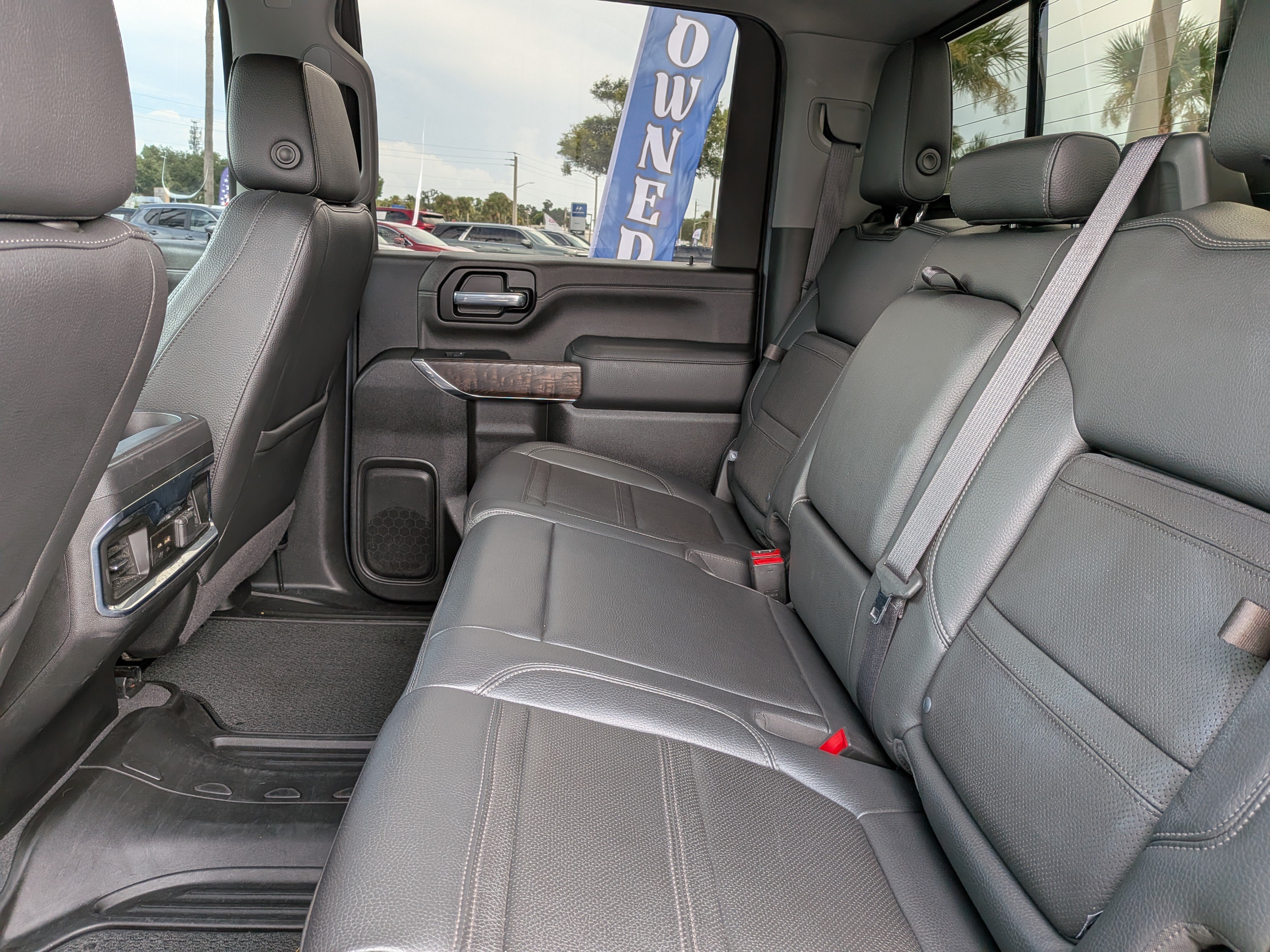 Certified 2022 GMC Sierra 2500 Denali w/ Denali Black Diamond Edition AWD/4WD image 17