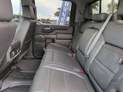 Used 2022 GMC Sierra 2500 Denali w/ Denali Black Diamond Edition AWD/4WD image 17