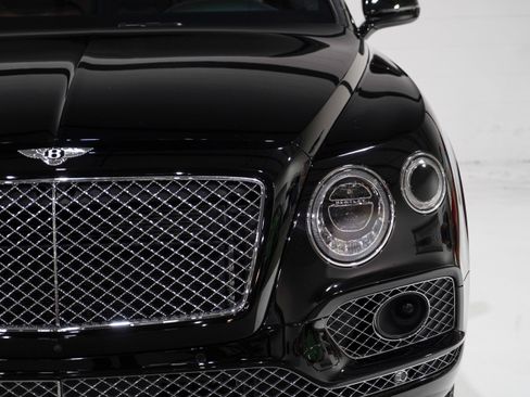 Used 2018 Bentley Bentayga Activity AWD/4WD image 29