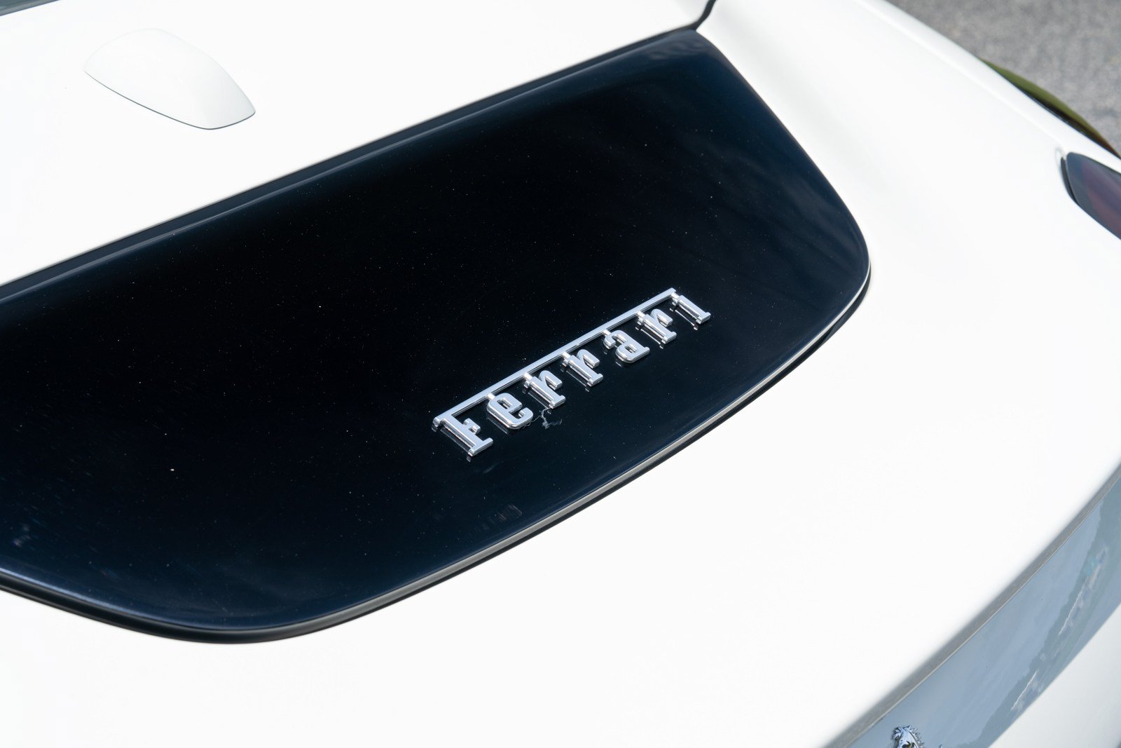 Used 2024 Ferrari Roma Spider RWD image 15